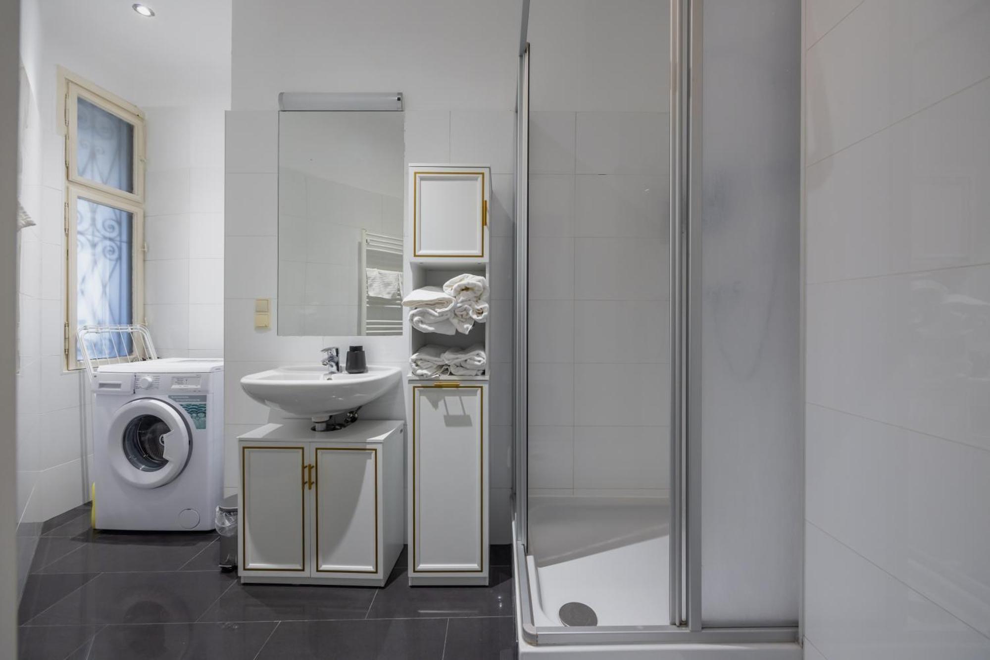 Appartement Stylish Apartment: Metro Access, And Center In One *